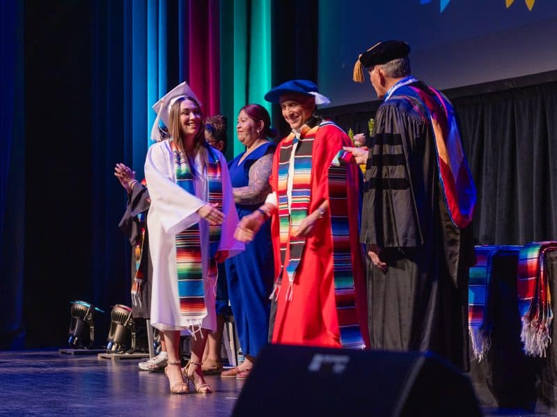 Orgullo y excelencia académica: Ceremonia de Graduación Hispana en el corazón de Phoenix